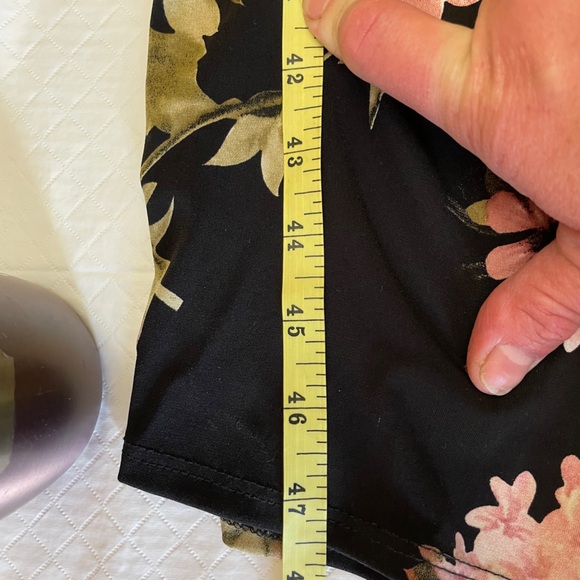 Black Floral Maxi Dress. Approx Size Small as per measurements. - Picture 7 of 8